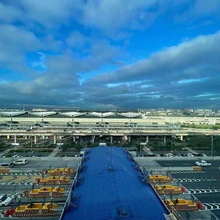 Two Palm Tree Villas Infront Naia Terminal 3 Manila Exterior photo